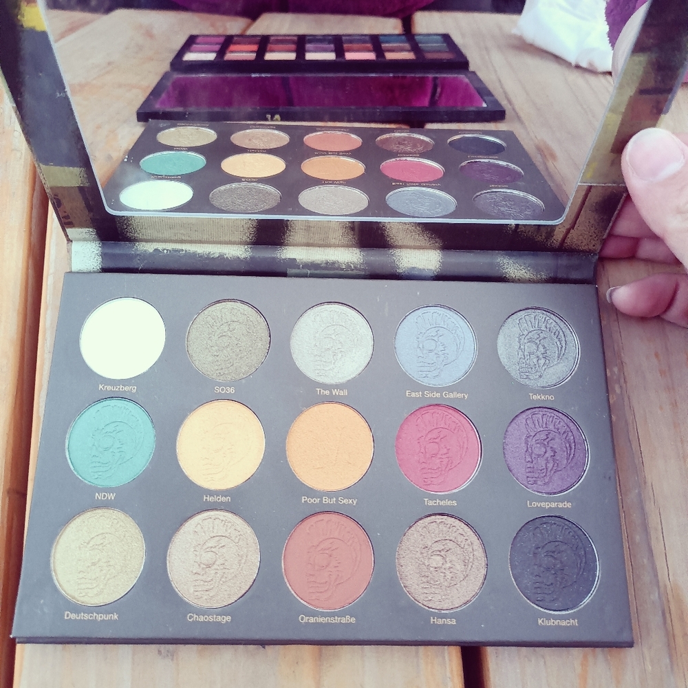 Nomad Berlin underground eye shadow palette